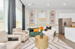 Emerald Palace - New, Modern 3BR Townhome close to downtown, NRG, Med Ctr